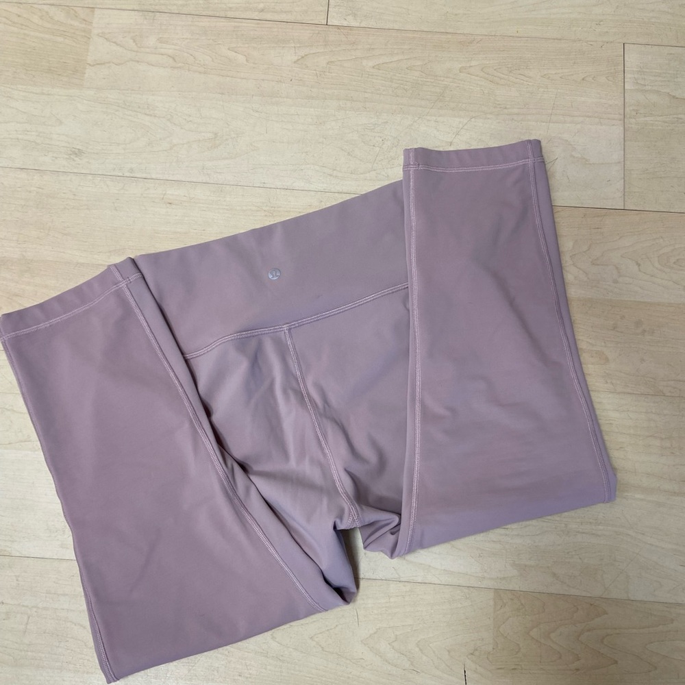 Never worn Lululemon Liliac leggings 7/8s size 10